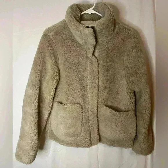 Old Navy Relaxed Cozy Sherpa Faux-Fur Jacket for Women - Picture 2 of 10